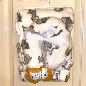 Baby blanket with neck support